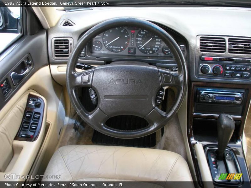 Geneva Green Pearl / Ivory 1993 Acura Legend L Sedan