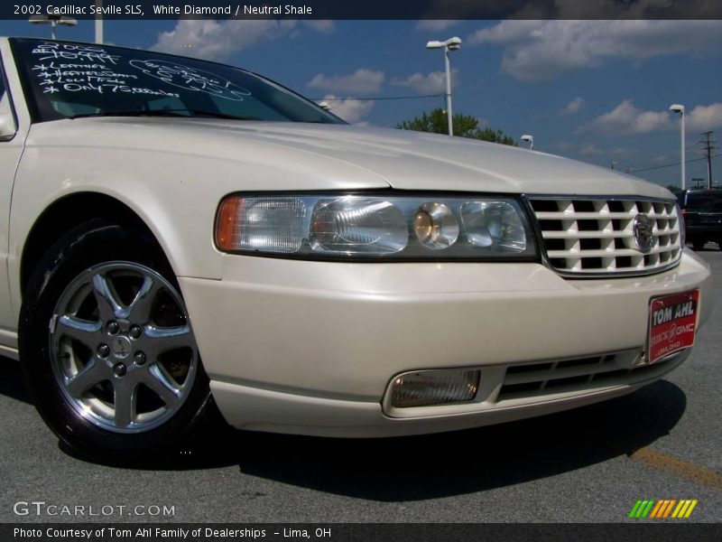 White Diamond / Neutral Shale 2002 Cadillac Seville SLS