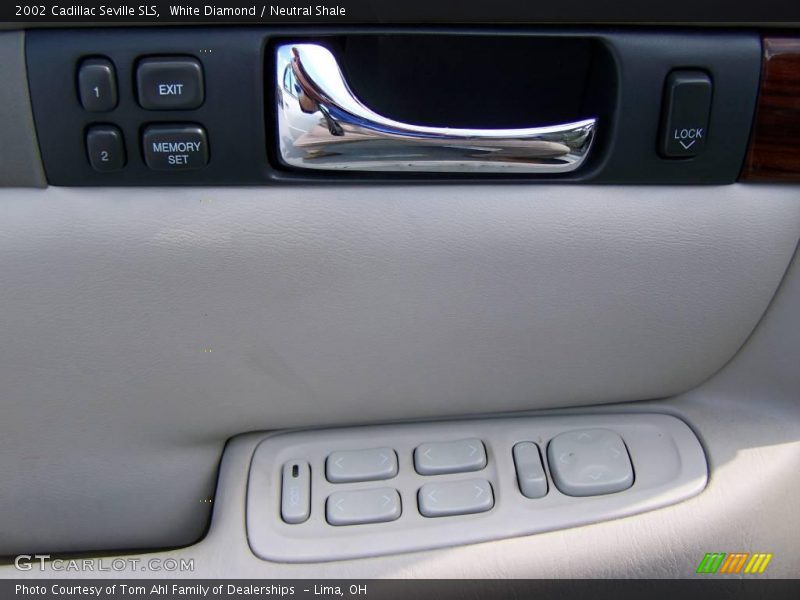White Diamond / Neutral Shale 2002 Cadillac Seville SLS