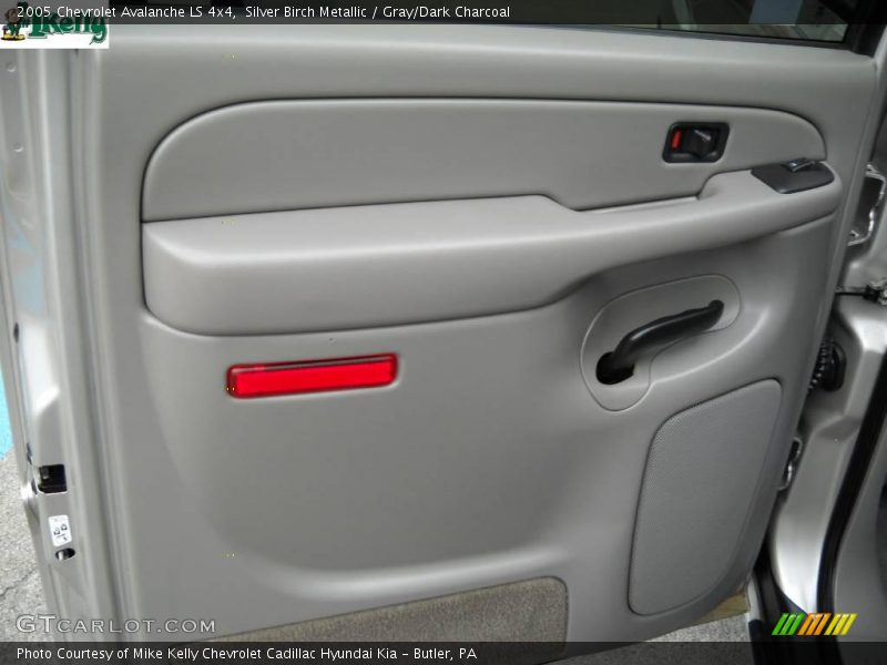 Silver Birch Metallic / Gray/Dark Charcoal 2005 Chevrolet Avalanche LS 4x4