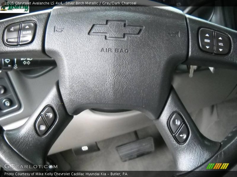 Silver Birch Metallic / Gray/Dark Charcoal 2005 Chevrolet Avalanche LS 4x4