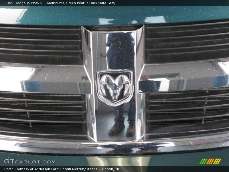 Melbourne Green Pearl / Dark Slate Gray 2009 Dodge Journey SE
