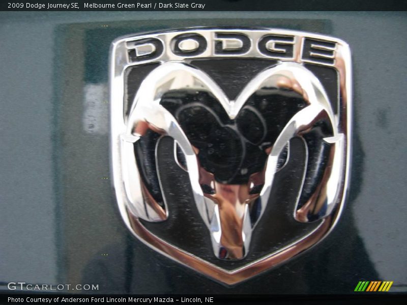 Melbourne Green Pearl / Dark Slate Gray 2009 Dodge Journey SE