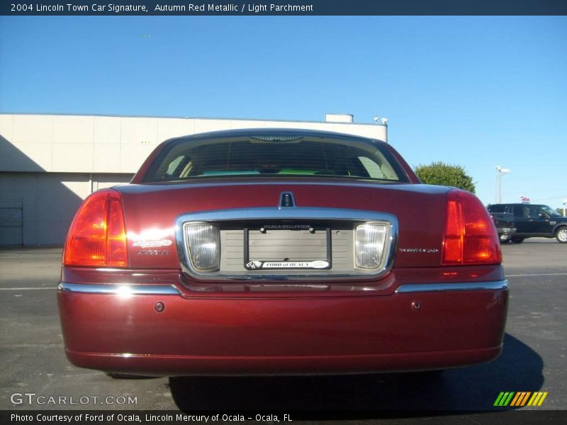 Autumn Red Metallic / Light Parchment 2004 Lincoln Town Car Signature