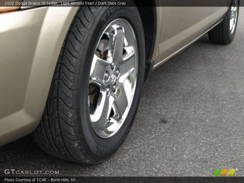 Light Almond Pearl / Dark Slate Gray 2002 Dodge Stratus SE Sedan