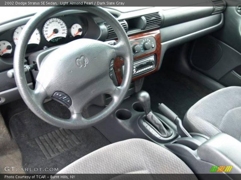 Light Almond Pearl / Dark Slate Gray 2002 Dodge Stratus SE Sedan