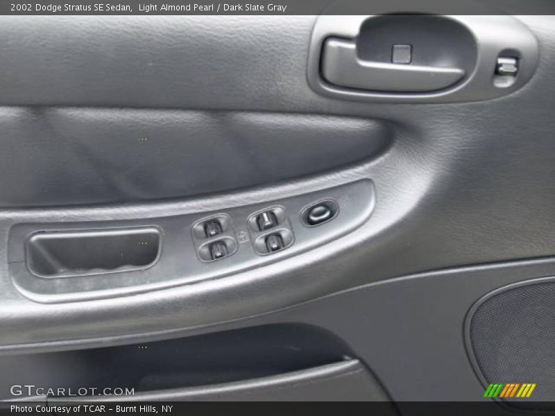 Light Almond Pearl / Dark Slate Gray 2002 Dodge Stratus SE Sedan
