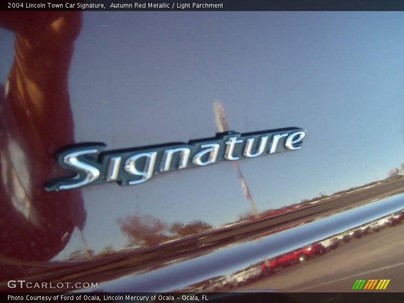 Autumn Red Metallic / Light Parchment 2004 Lincoln Town Car Signature