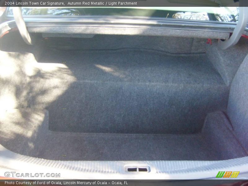 Autumn Red Metallic / Light Parchment 2004 Lincoln Town Car Signature