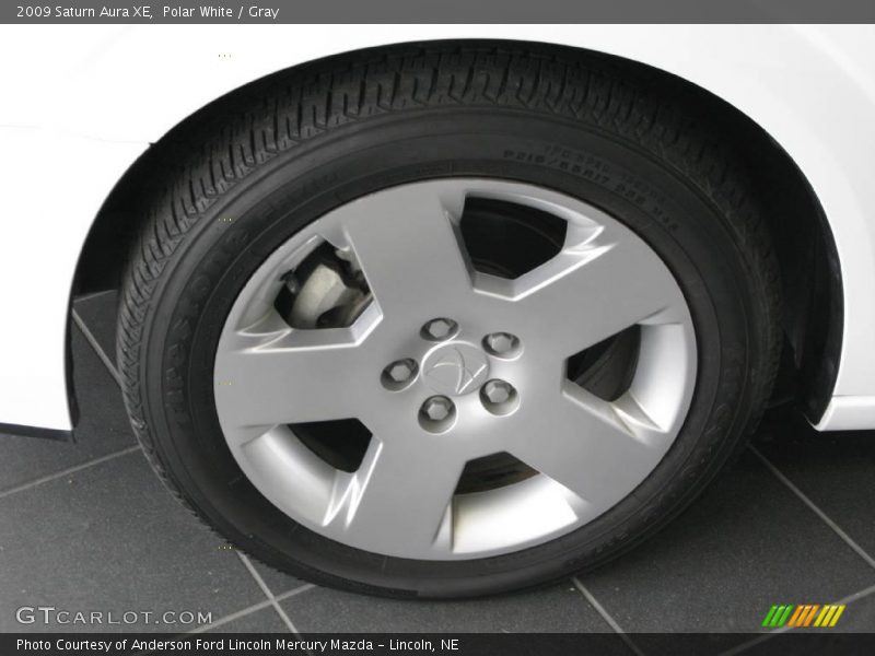 Polar White / Gray 2009 Saturn Aura XE