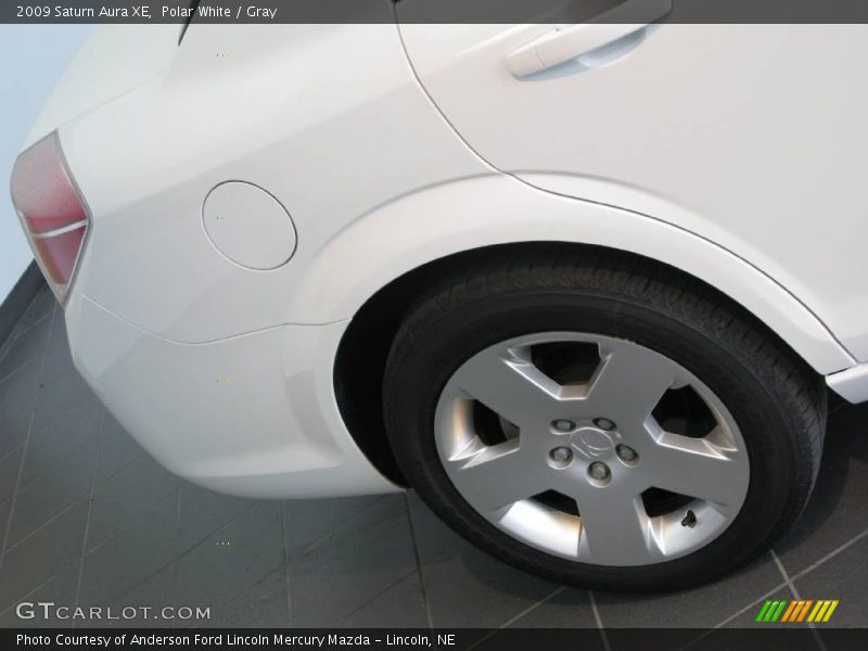 Polar White / Gray 2009 Saturn Aura XE