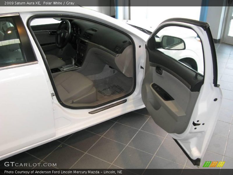 Polar White / Gray 2009 Saturn Aura XE