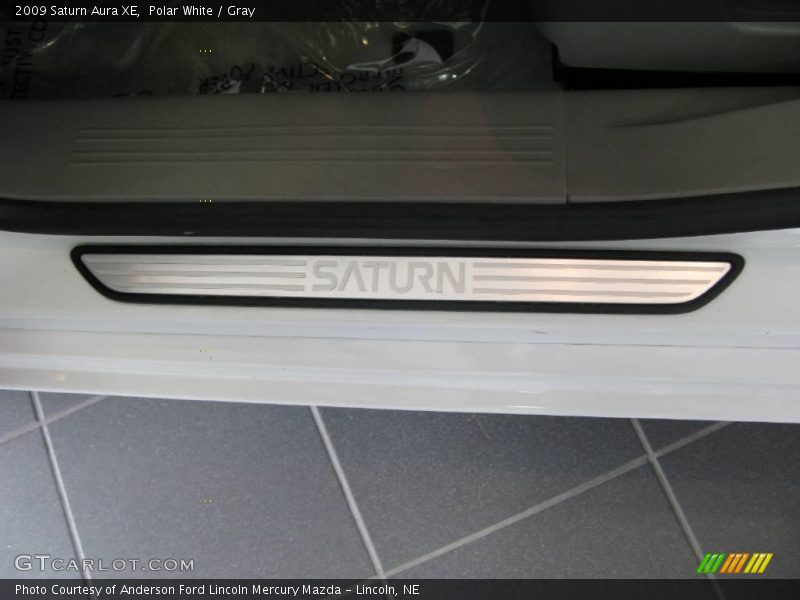 Polar White / Gray 2009 Saturn Aura XE