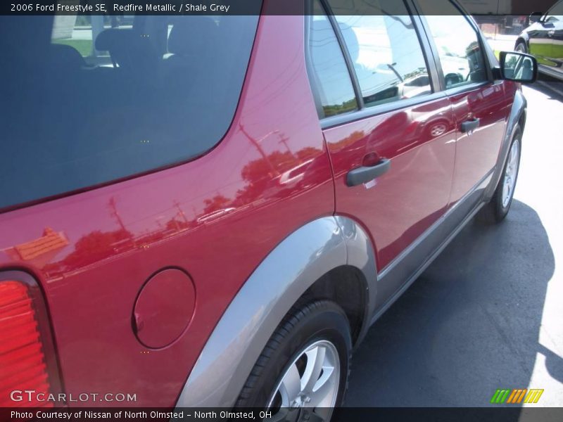 Redfire Metallic / Shale Grey 2006 Ford Freestyle SE
