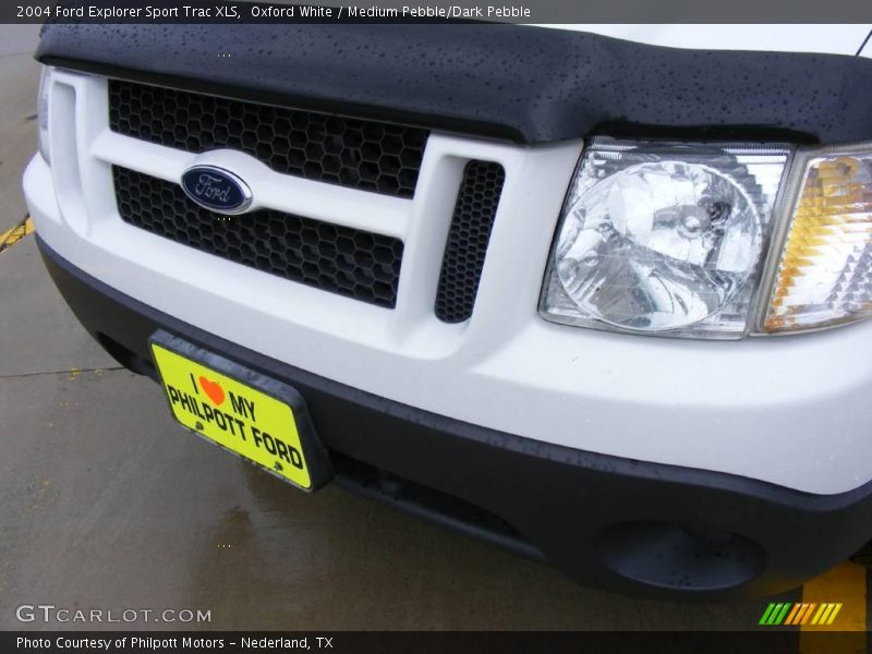 Oxford White / Medium Pebble/Dark Pebble 2004 Ford Explorer Sport Trac XLS