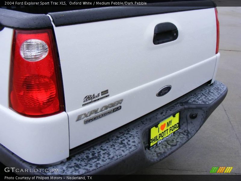 Oxford White / Medium Pebble/Dark Pebble 2004 Ford Explorer Sport Trac XLS