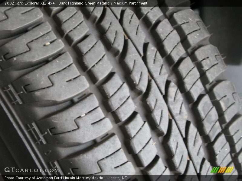 Dark Highland Green Metallic / Medium Parchment 2002 Ford Explorer XLS 4x4