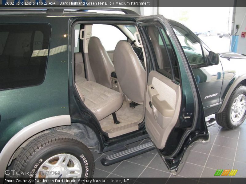 Dark Highland Green Metallic / Medium Parchment 2002 Ford Explorer XLS 4x4