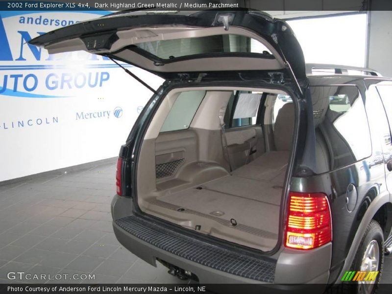 Dark Highland Green Metallic / Medium Parchment 2002 Ford Explorer XLS 4x4