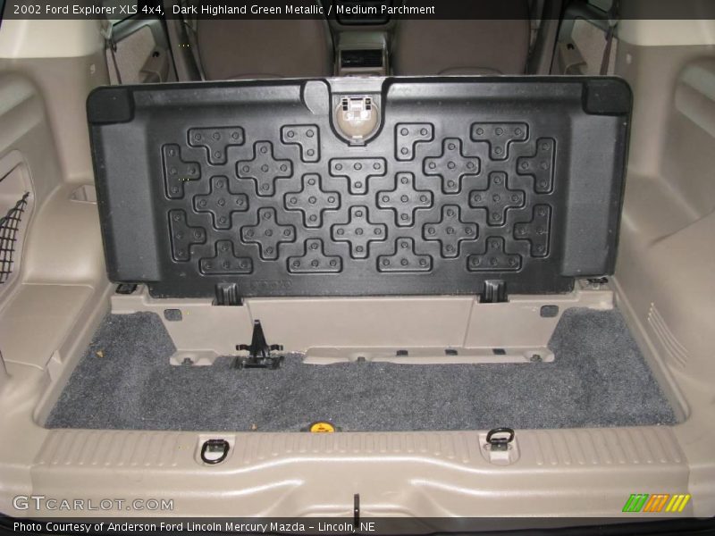Dark Highland Green Metallic / Medium Parchment 2002 Ford Explorer XLS 4x4