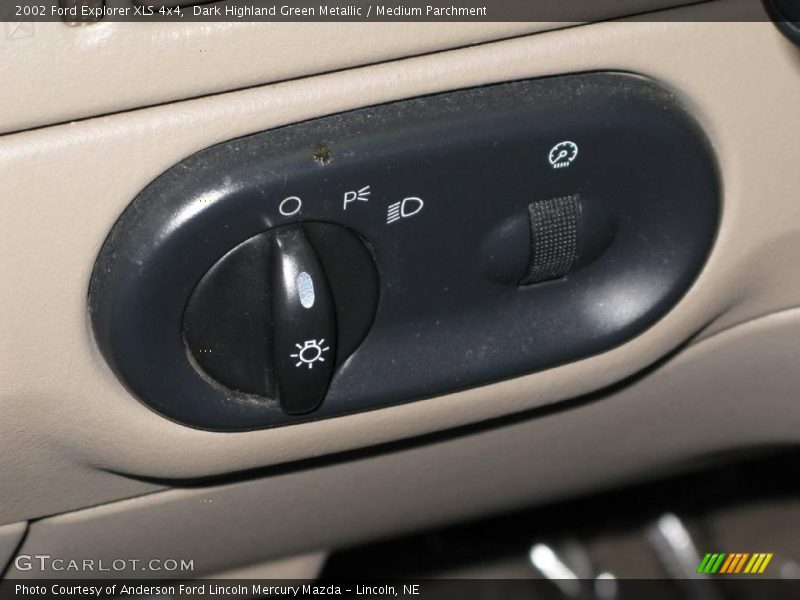 Dark Highland Green Metallic / Medium Parchment 2002 Ford Explorer XLS 4x4