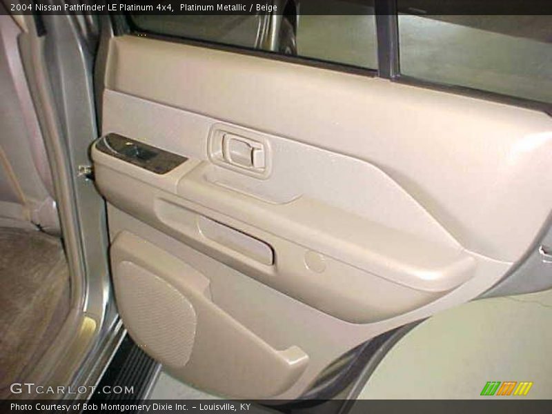 Platinum Metallic / Beige 2004 Nissan Pathfinder LE Platinum 4x4