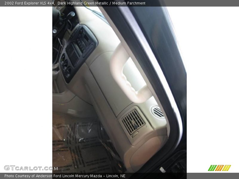 Dark Highland Green Metallic / Medium Parchment 2002 Ford Explorer XLS 4x4