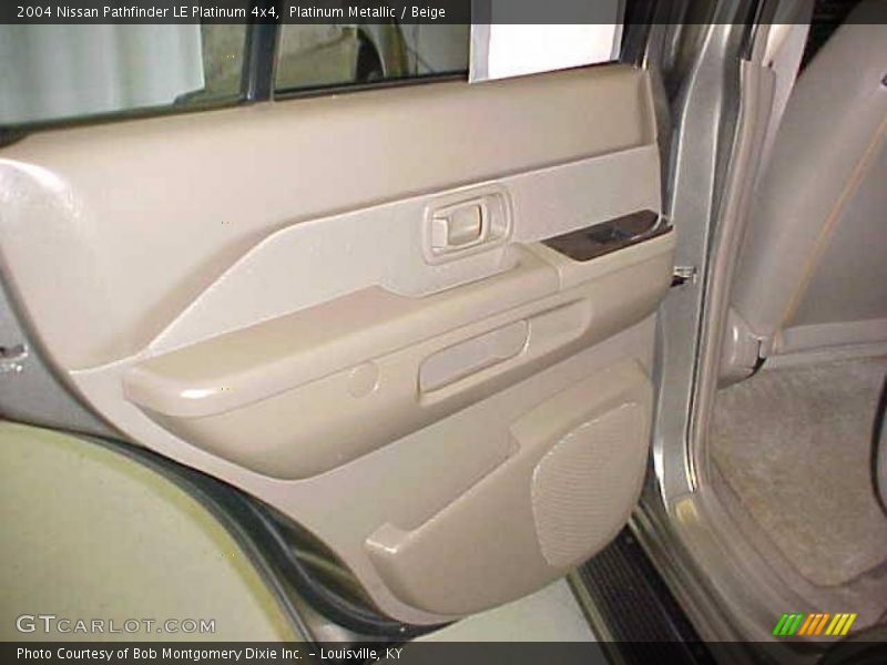 Platinum Metallic / Beige 2004 Nissan Pathfinder LE Platinum 4x4