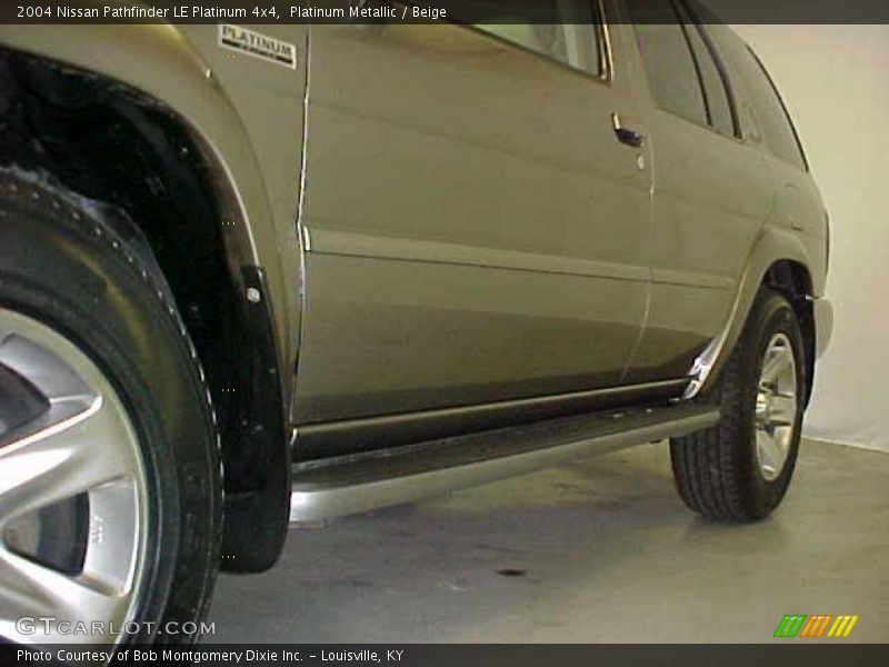 Platinum Metallic / Beige 2004 Nissan Pathfinder LE Platinum 4x4