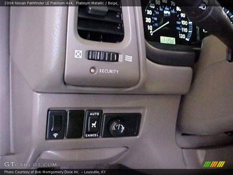 Platinum Metallic / Beige 2004 Nissan Pathfinder LE Platinum 4x4