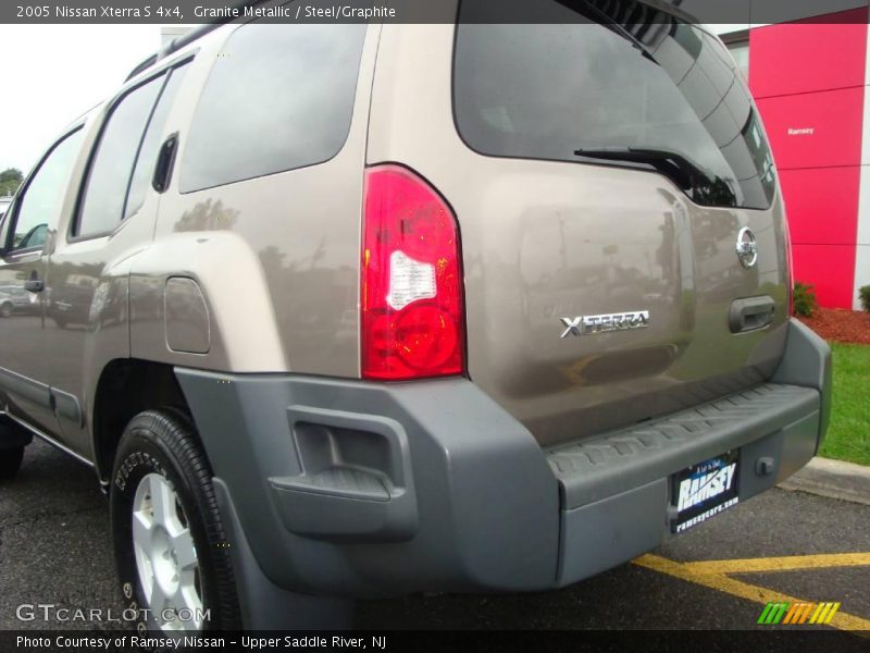 Granite Metallic / Steel/Graphite 2005 Nissan Xterra S 4x4