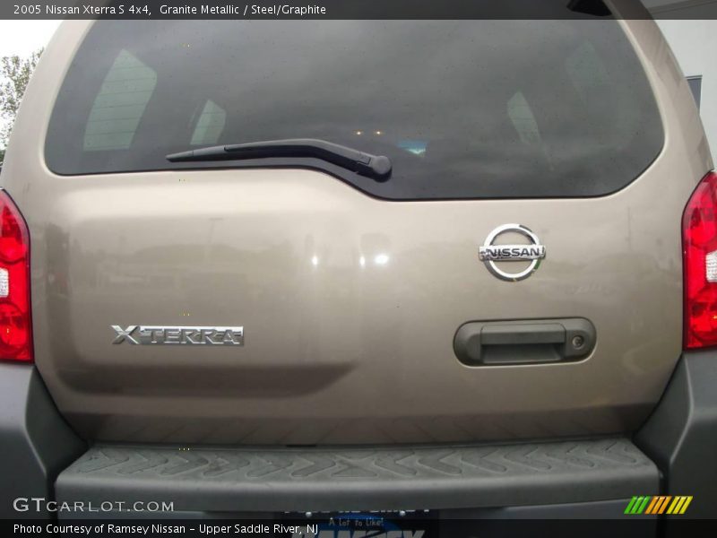 Granite Metallic / Steel/Graphite 2005 Nissan Xterra S 4x4