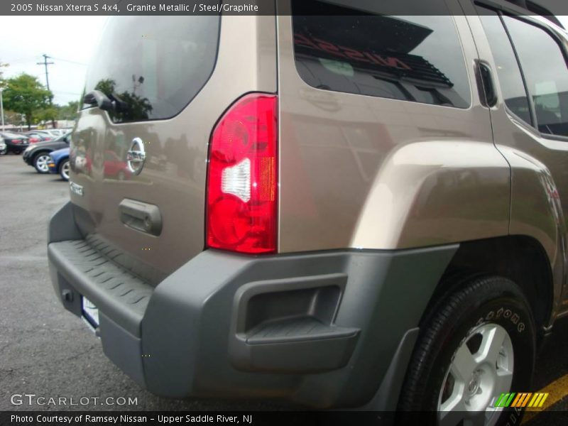 Granite Metallic / Steel/Graphite 2005 Nissan Xterra S 4x4