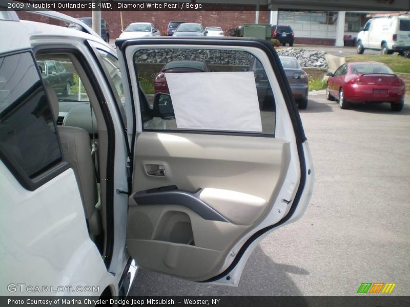 Diamond White Pearl / Beige 2009 Mitsubishi Outlander SE 4WD