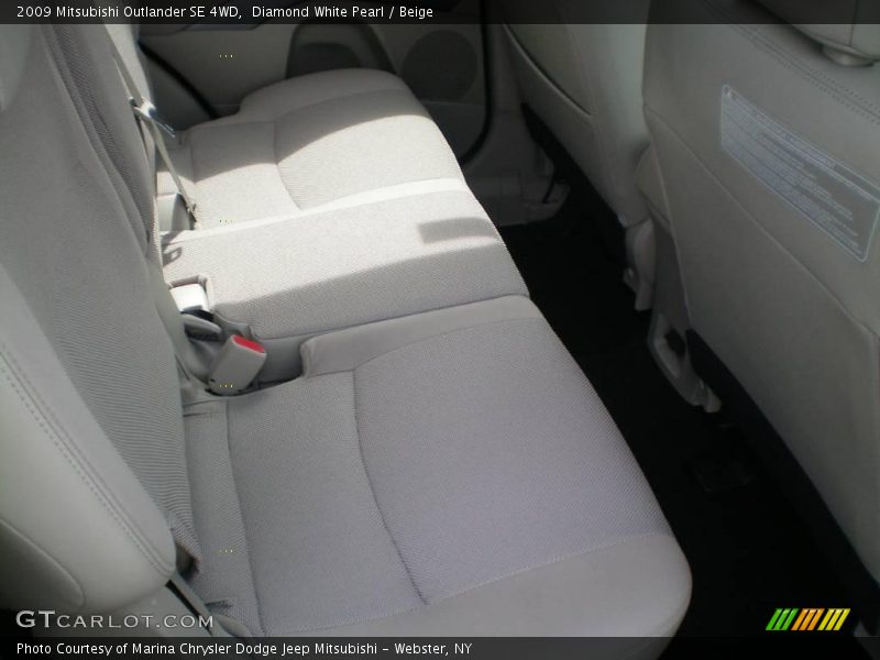 Diamond White Pearl / Beige 2009 Mitsubishi Outlander SE 4WD