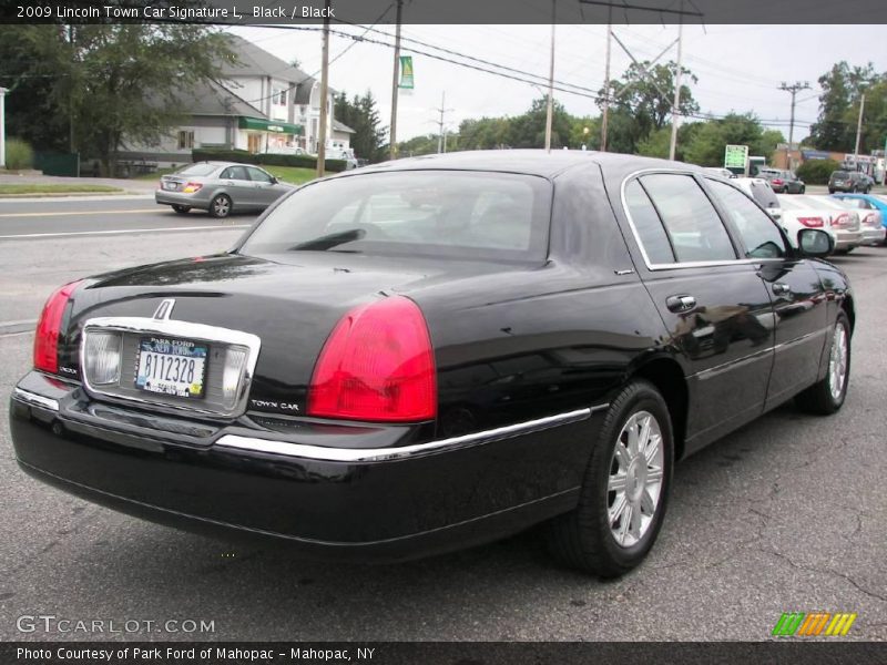 Black / Black 2009 Lincoln Town Car Signature L