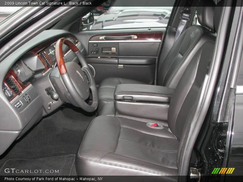 Black / Black 2009 Lincoln Town Car Signature L