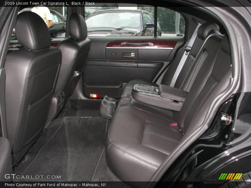 Black / Black 2009 Lincoln Town Car Signature L