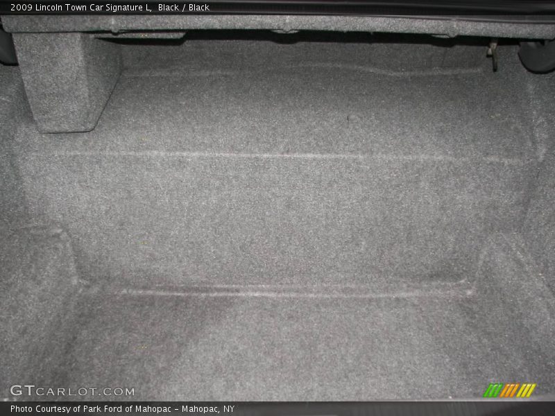 Black / Black 2009 Lincoln Town Car Signature L