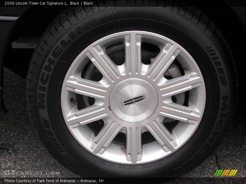 Black / Black 2009 Lincoln Town Car Signature L