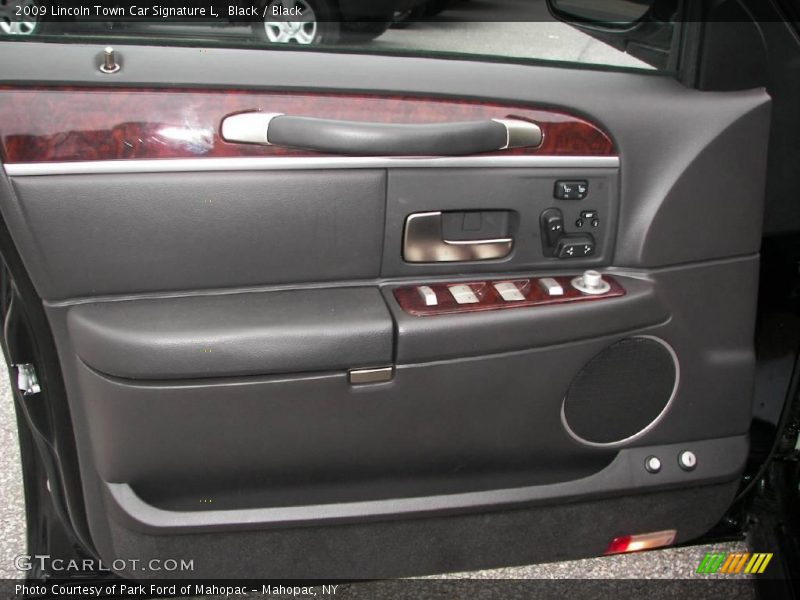 Black / Black 2009 Lincoln Town Car Signature L