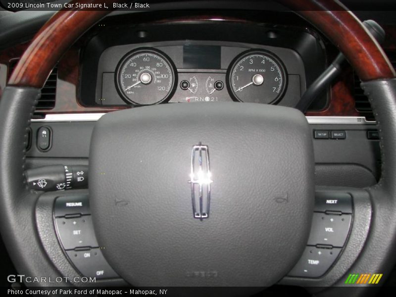 Black / Black 2009 Lincoln Town Car Signature L