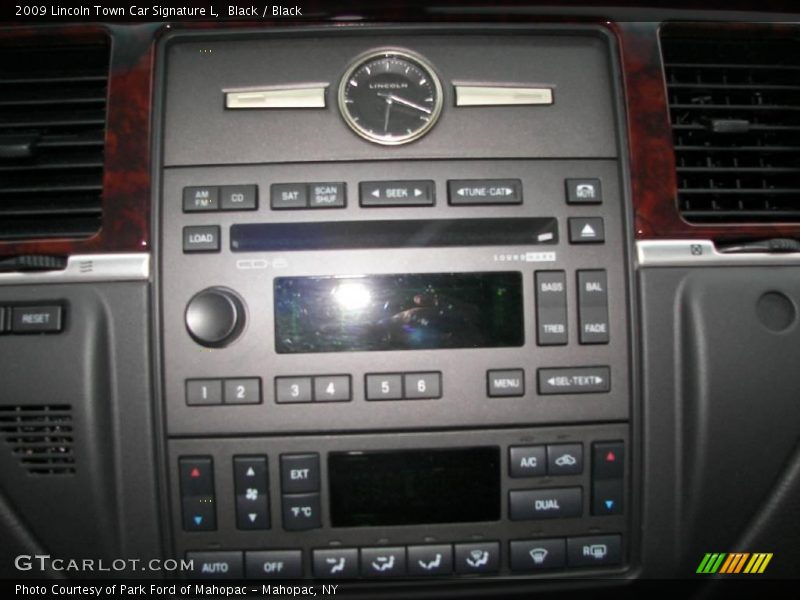 Black / Black 2009 Lincoln Town Car Signature L