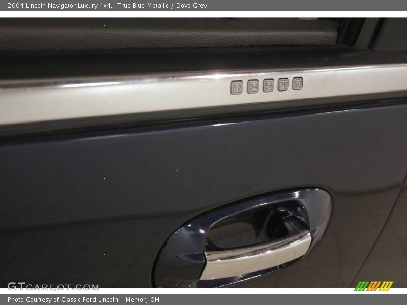 True Blue Metallic / Dove Grey 2004 Lincoln Navigator Luxury 4x4