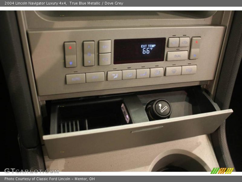 True Blue Metallic / Dove Grey 2004 Lincoln Navigator Luxury 4x4