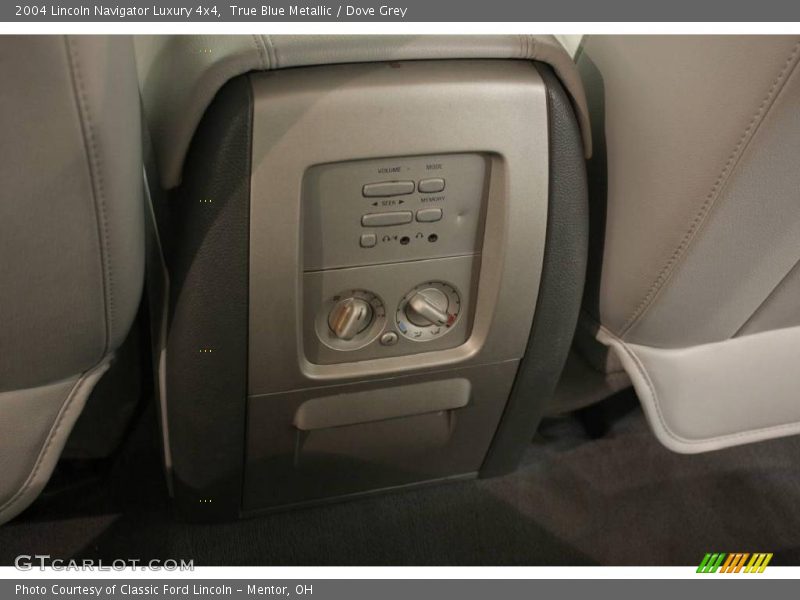 True Blue Metallic / Dove Grey 2004 Lincoln Navigator Luxury 4x4