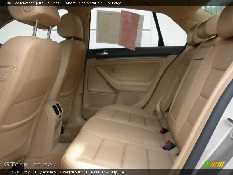 Wheat Beige Metallic / Pure Beige 2005 Volkswagen Jetta 2.5 Sedan