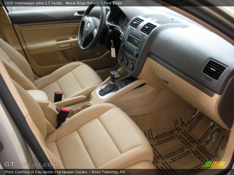Wheat Beige Metallic / Pure Beige 2005 Volkswagen Jetta 2.5 Sedan