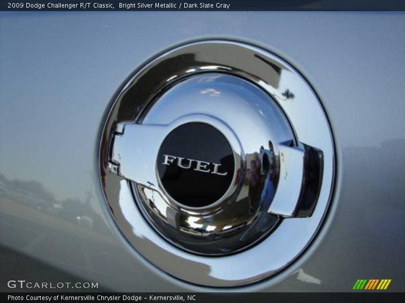 Bright Silver Metallic / Dark Slate Gray 2009 Dodge Challenger R/T Classic