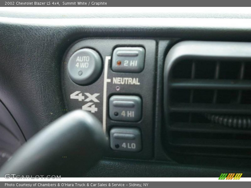 Summit White / Graphite 2002 Chevrolet Blazer LS 4x4
